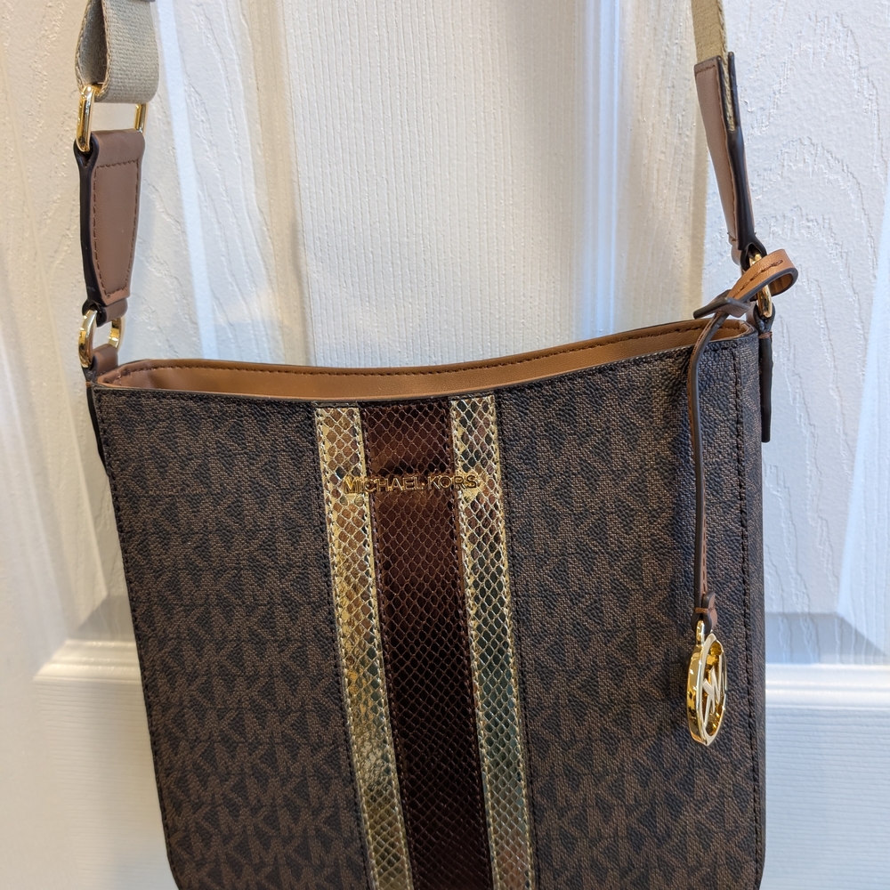 Jet Set Travel Small Signature Logo and Metallic Messenger Bag New with Tags